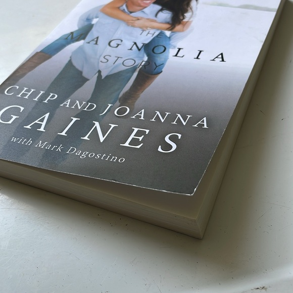 Chip and Joanna Gaines- The Magnolia Story - Picture 2 of 5